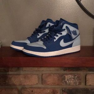 Air Jordan 1 mid ‘Ice Blue’